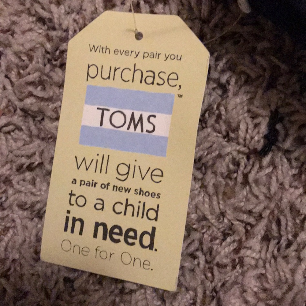 Toms - Picture 3 of 4